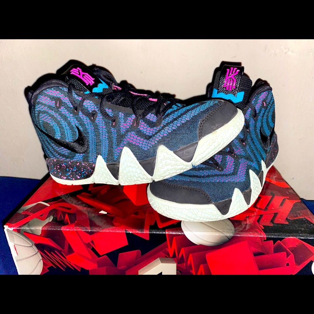 Nike kyrie 4 basketball shoe